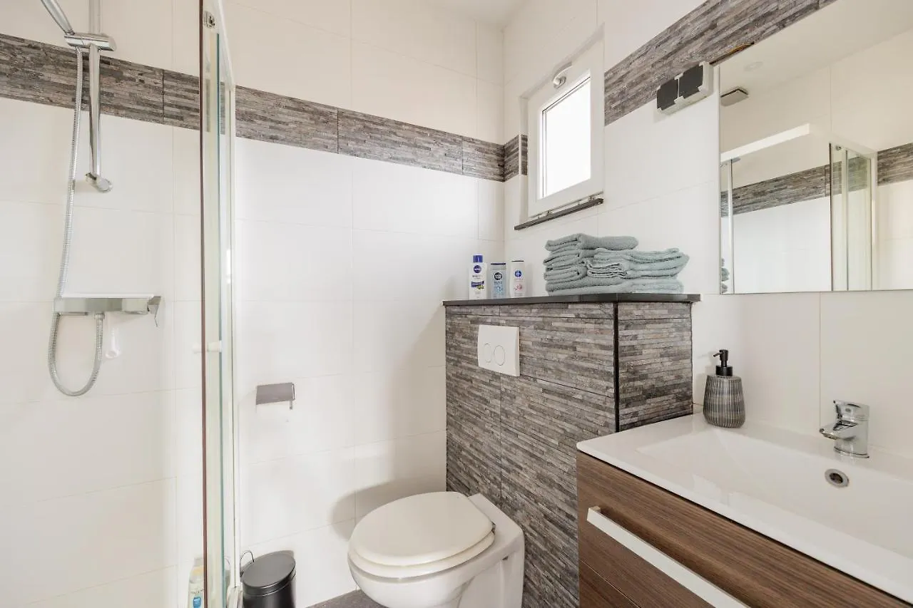 Surprimo - Gerenoveerd Appartement Antwerp
